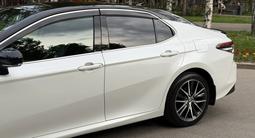 Toyota Camry 2021 года за 13 900 000 тг. в Алматы – фото 3