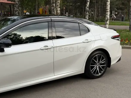 Toyota Camry 2021 года за 13 900 000 тг. в Алматы – фото 3
