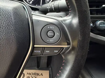 Toyota Camry 2021 года за 13 900 000 тг. в Алматы – фото 35