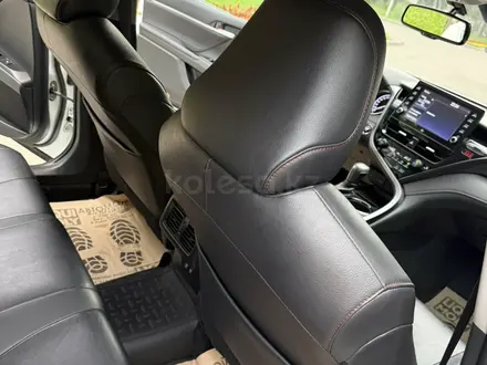 Toyota Camry 2021 года за 13 900 000 тг. в Алматы – фото 39