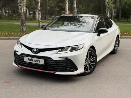 Toyota Camry 2021 года за 13 900 000 тг. в Алматы