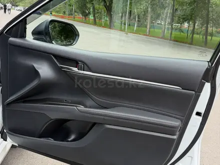 Toyota Camry 2021 года за 13 900 000 тг. в Алматы – фото 42