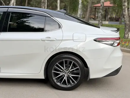 Toyota Camry 2021 года за 13 900 000 тг. в Алматы – фото 5