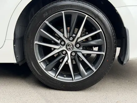 Toyota Camry 2021 года за 13 900 000 тг. в Алматы – фото 6