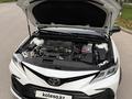 Toyota Camry 2021 года за 13 900 000 тг. в Алматы – фото 64