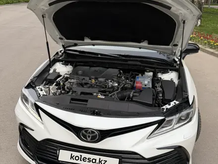 Toyota Camry 2021 года за 13 900 000 тг. в Алматы – фото 64