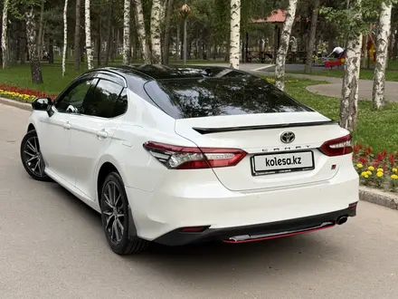Toyota Camry 2021 года за 13 900 000 тг. в Алматы – фото 7