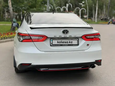 Toyota Camry 2021 года за 13 900 000 тг. в Алматы – фото 9