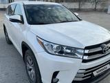 Toyota Highlander 2015 года за 10 300 000 тг. в Жанаозен