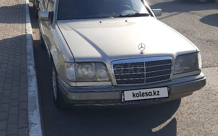 Mercedes-Benz E 220 1994 годаfor2 400 000 тг. в Астана