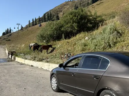 Volkswagen Passat 2006 года за 3 400 000 тг. в Алматы – фото 3