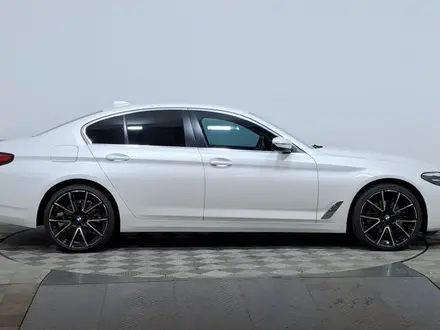BMW 520 2021 года за 22 590 000 тг. в Астана – фото 4