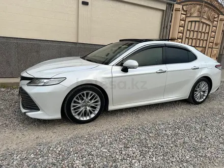 Toyota Camry 2019 года за 16 500 000 тг. в Шымкент – фото 3