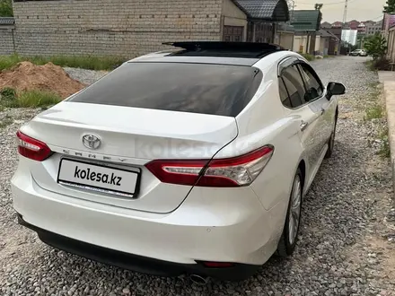 Toyota Camry 2019 года за 16 500 000 тг. в Шымкент – фото 5