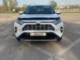 Toyota RAV4 2019 года за 17 600 000 тг. в Алматы