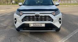 Toyota RAV4 2019 года за 17 700 000 тг. в Алматы