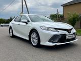 Toyota Camry 2020 года за 15 800 000 тг. в Алматы – фото 2