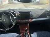 Toyota Camry 2005 года за 4 500 000 тг. в Атырау – фото 4