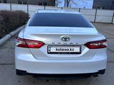 Toyota Camry 2019 года за 13 500 000 тг. в Уральск – фото 4