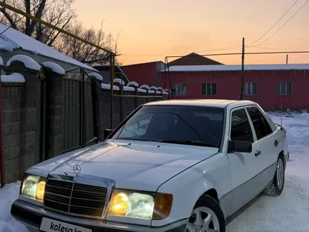 Mercedes-Benz E 230 1990 года за 1 500 000 тг. в Алматы