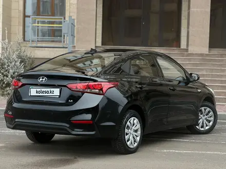 Hyundai Accent 2020 года за 7 390 000 тг. в Караганда – фото 2