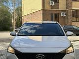 Hyundai Accent 2021 года за 9 000 000 тг. в Уральск – фото 2