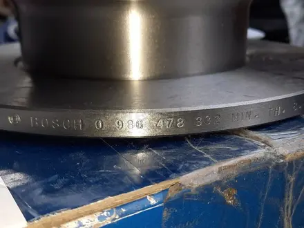 Тормозные диски задние BOSCH версия GTI пять болтов за 20 000 тг. в Павлодар – фото 2