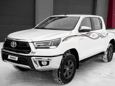 Toyota Hilux 2022 года за 21 500 000 тг. в Актобе