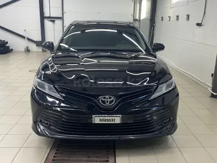 Toyota Camry 2018 года за 11 200 000 тг. в Уральск – фото 7