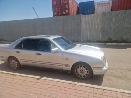 Mercedes-Benz E 280 1997 года за 2 100 000 тг. в Астана – фото 3