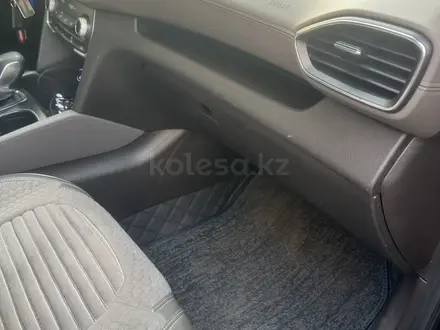 Hyundai Santa Fe 2019 года за 9 500 000 тг. в Алматы – фото 19