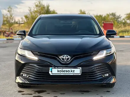 Toyota Camry 2018 года за 12 200 000 тг. в Актобе