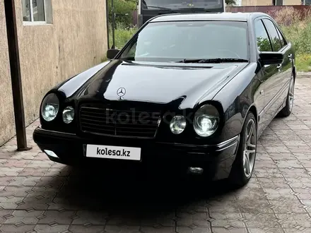 Mercedes-Benz E 320 1998 года за 4 500 000 тг. в Алматы