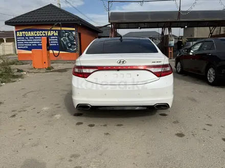 Hyundai Grandeur 2015 года за 6 000 000 тг. в Тараз – фото 9