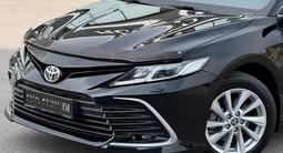 Toyota Camry 2022 года за 13 500 000 тг. в Шымкент