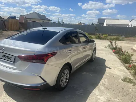 Hyundai Accent 2021 года за 7 500 000 тг. в Атырау – фото 2