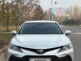 Toyota Camry 2023 годаfor19 500 000 тг. в Шымкент