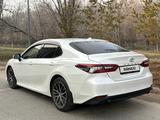 Toyota Camry 2023 годаfor19 500 000 тг. в Шымкент – фото 3