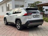Toyota RAV4 2021 годаүшін13 300 000 тг. в Алматы – фото 4