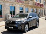 Toyota Highlander 2013 года за 12 000 000 тг. в Актау