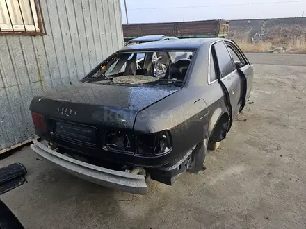 Audi A8 1998 года за 1 000 000 тг. в Атырау