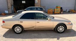 Toyota Camry 2001 года за 3 500 000 тг. в Алматы – фото 2