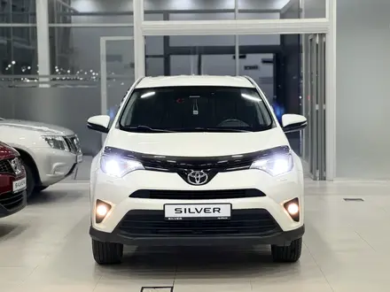 Toyota RAV4 2017 года за 11 550 000 тг. в Астана – фото 2