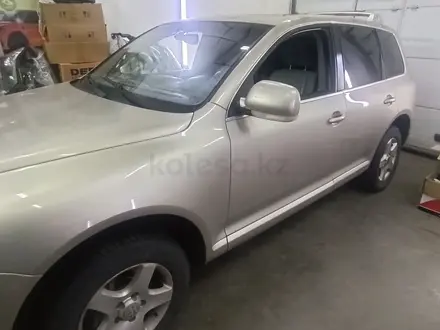 Volkswagen Touareg 2005 года за 5 500 000 тг. в Астана – фото 3