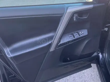 Toyota RAV4 2018 года за 9 800 000 тг. в Караганда – фото 18