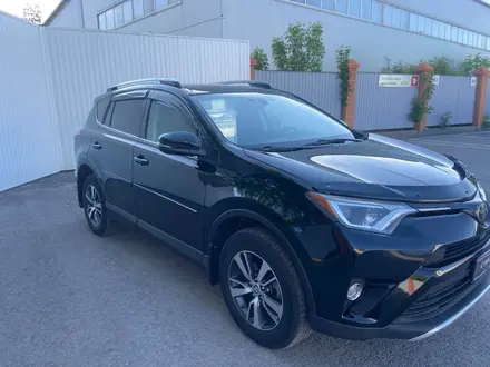 Toyota RAV4 2018 года за 9 800 000 тг. в Караганда – фото 2