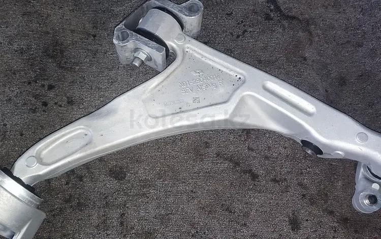 Рычаг передний правый нижний за 100 000 тг. в Алматы