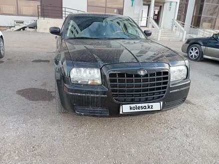 Chrysler 300C 2005 года за 3 500 000 тг. в Астана – фото 2