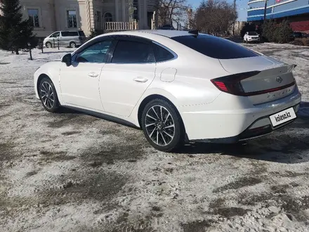 Hyundai Sonata 2021 года за 13 100 000 тг. в Усть-Каменогорск – фото 3