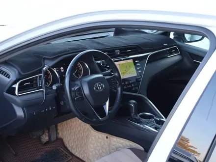 Toyota Camry 2018 года за 13 890 000 тг. в Астана – фото 13